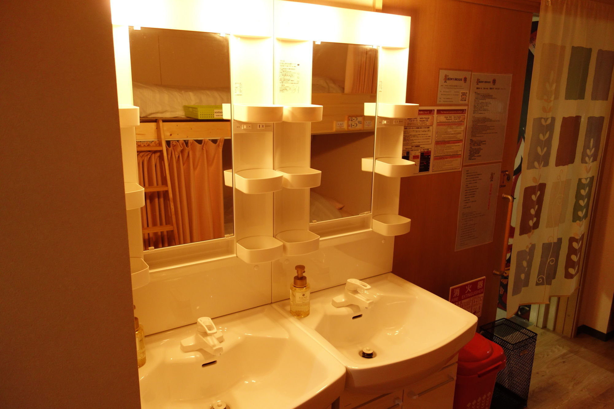 Kens House Hotel Osaka Exterior photo
