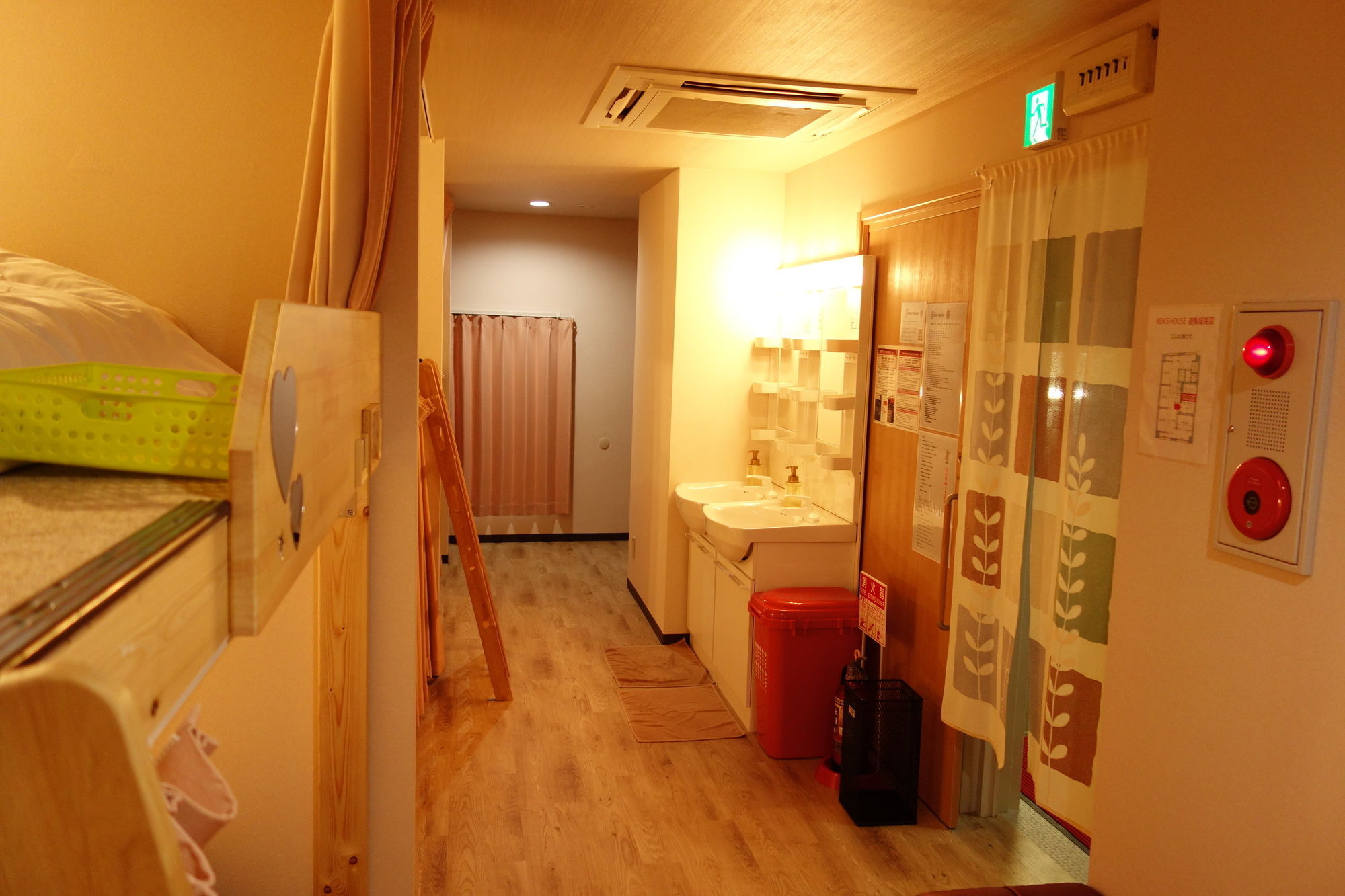 Kens House Hotel Osaka Exterior photo